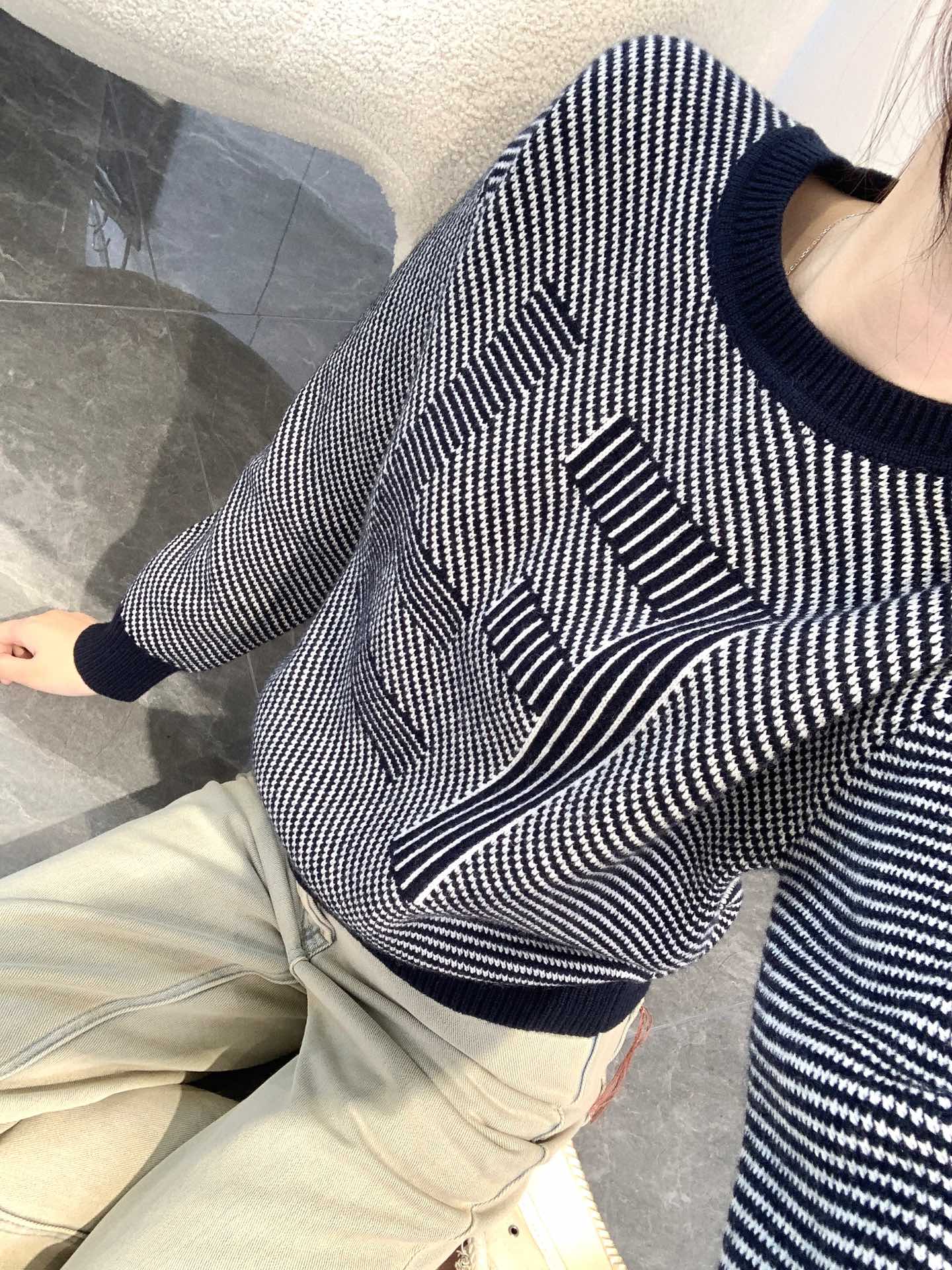 002_f70463.jpg