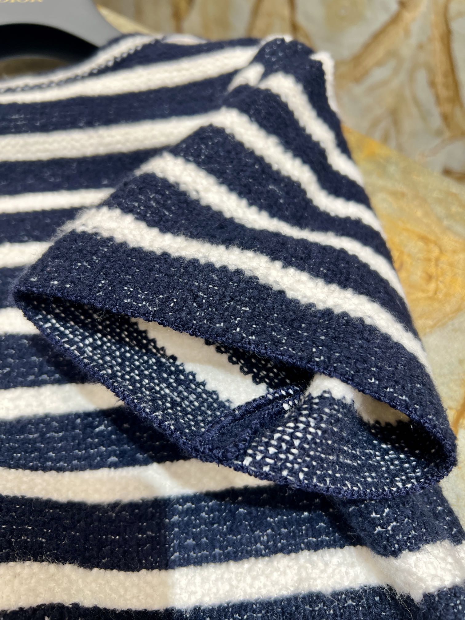 012_d51168.jpg