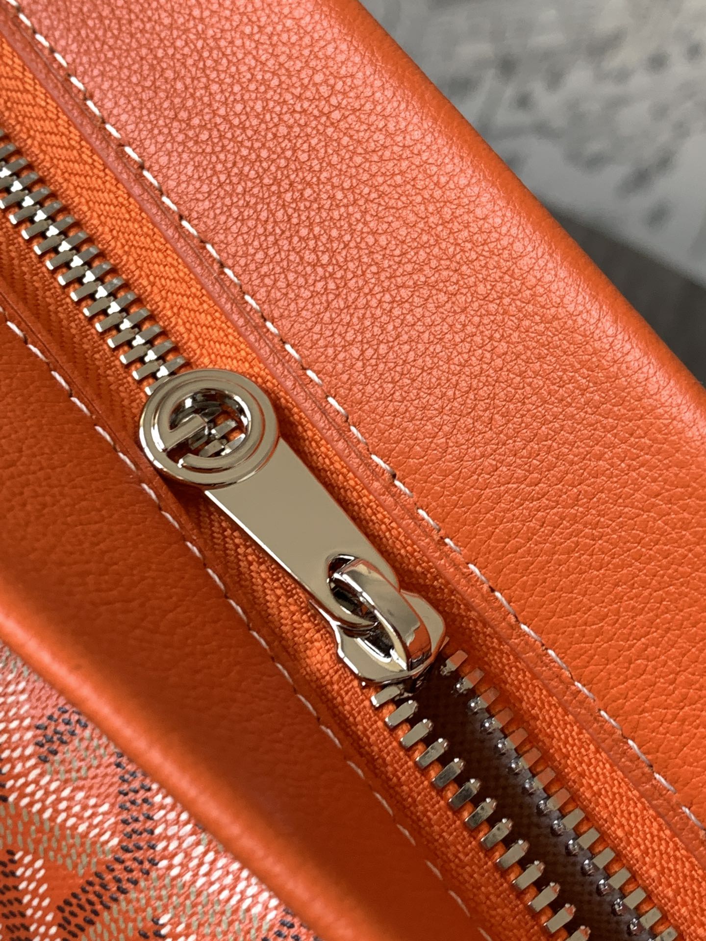 023_1067e2.jpg