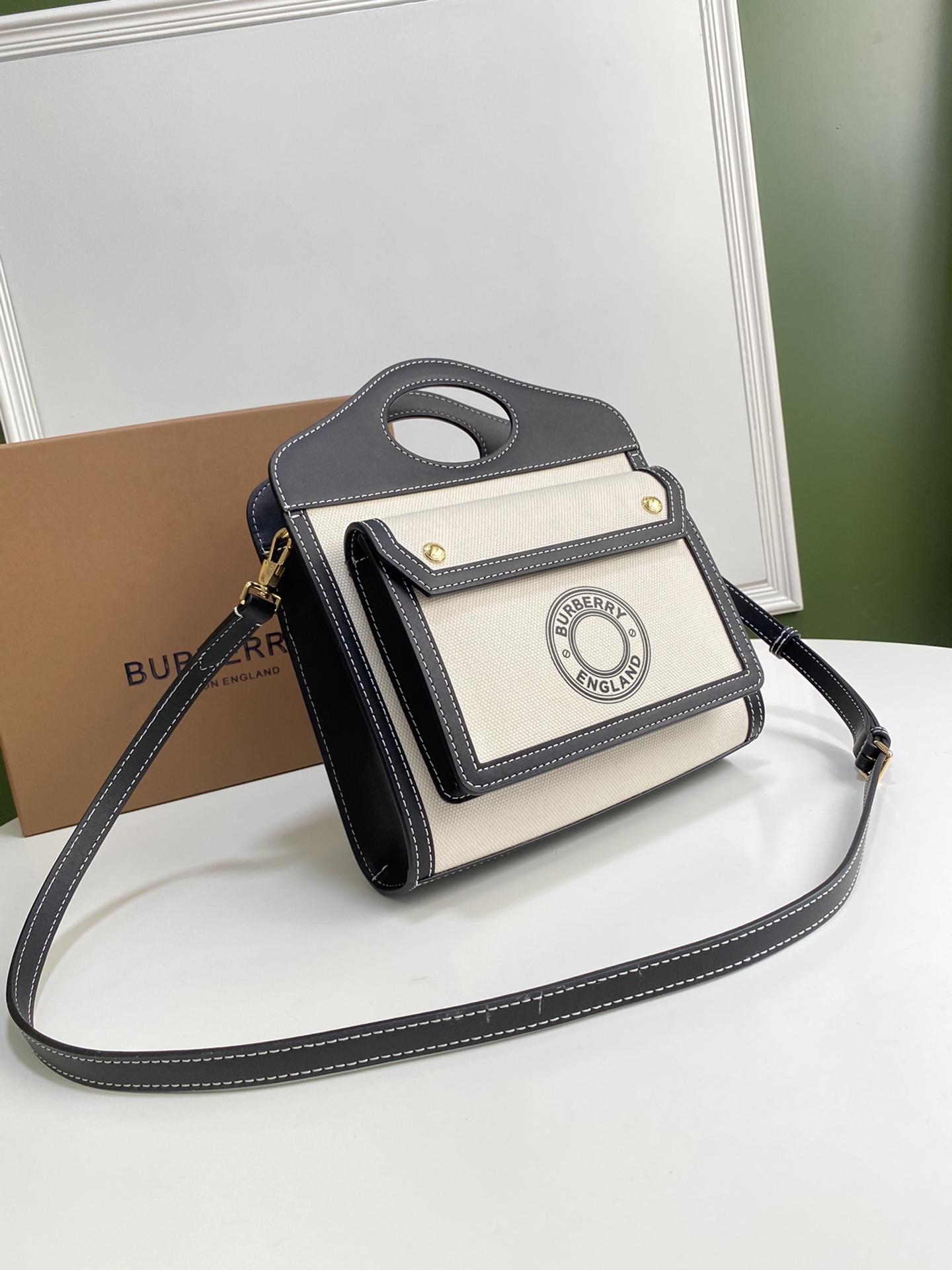 002_da1080.jpg