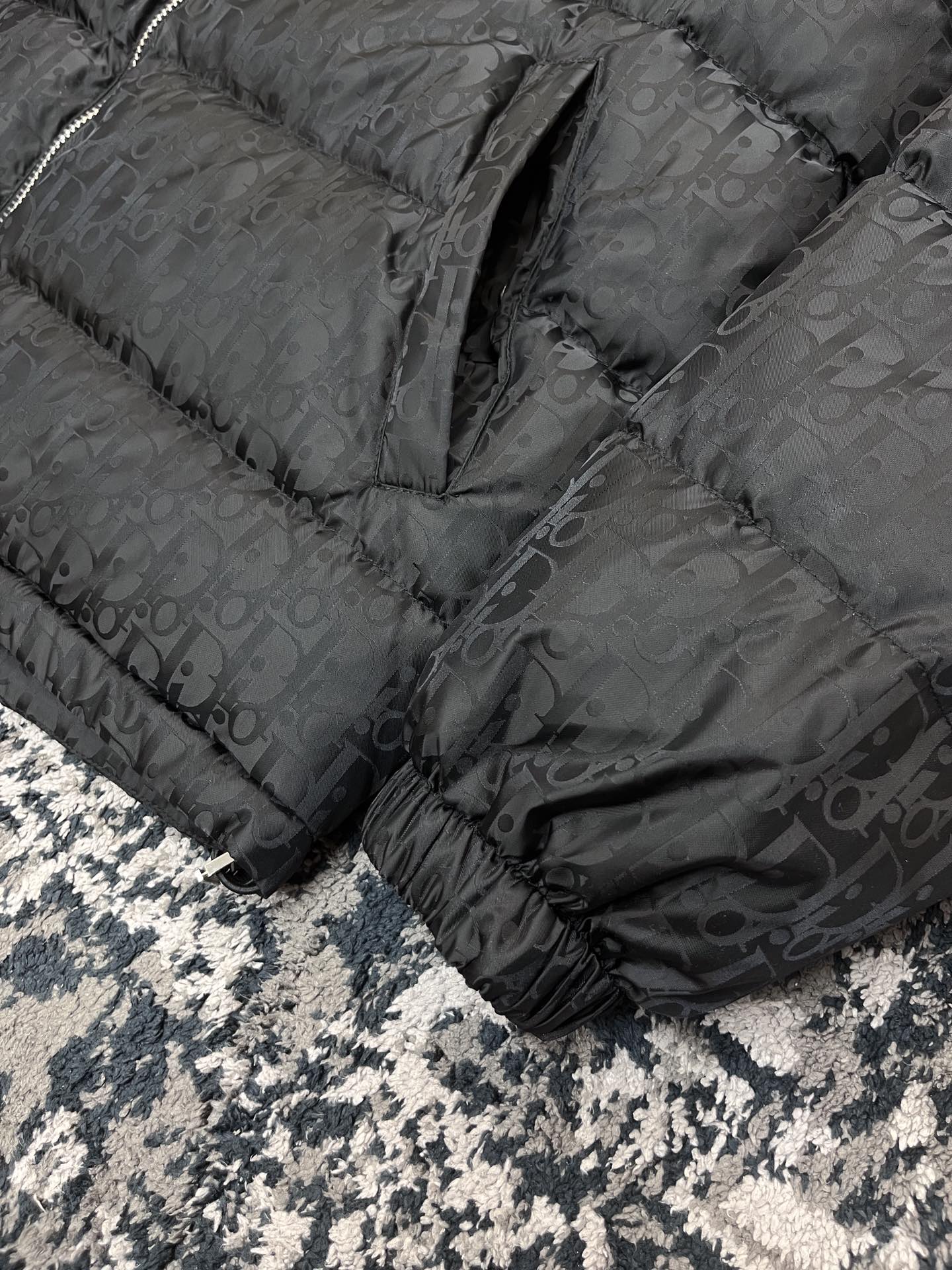 011_d47657.jpg