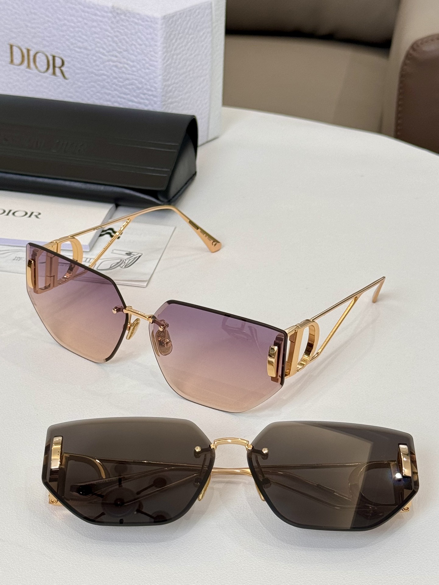 012_63eb87.jpg