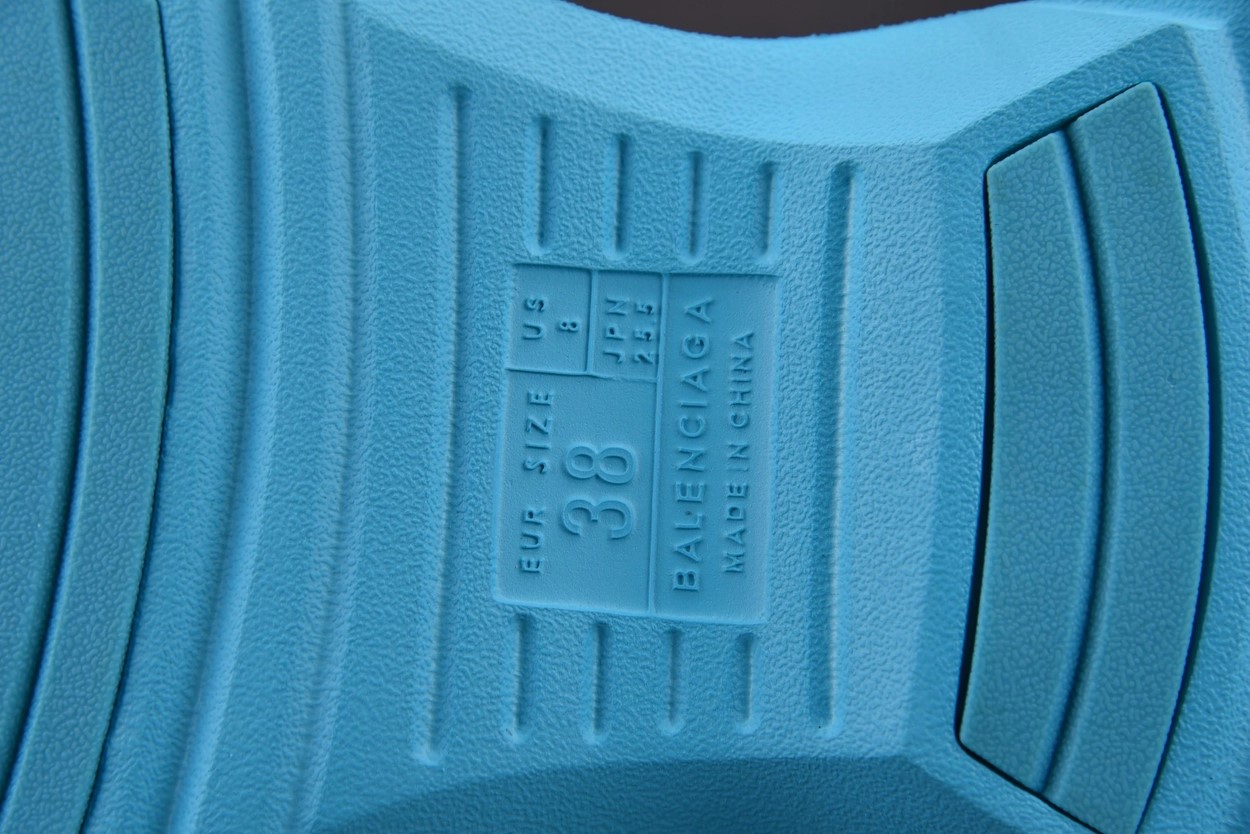 012_972683.jpg