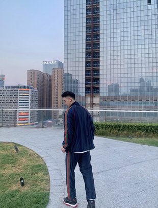 015_741136.jpg