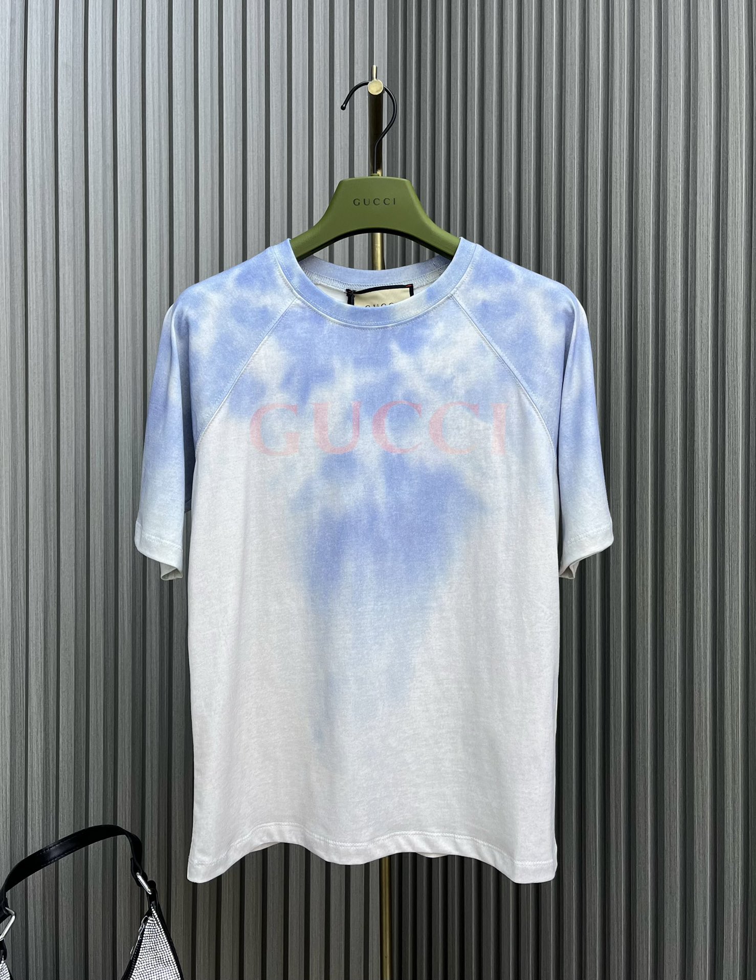 001_e0b956.jpg