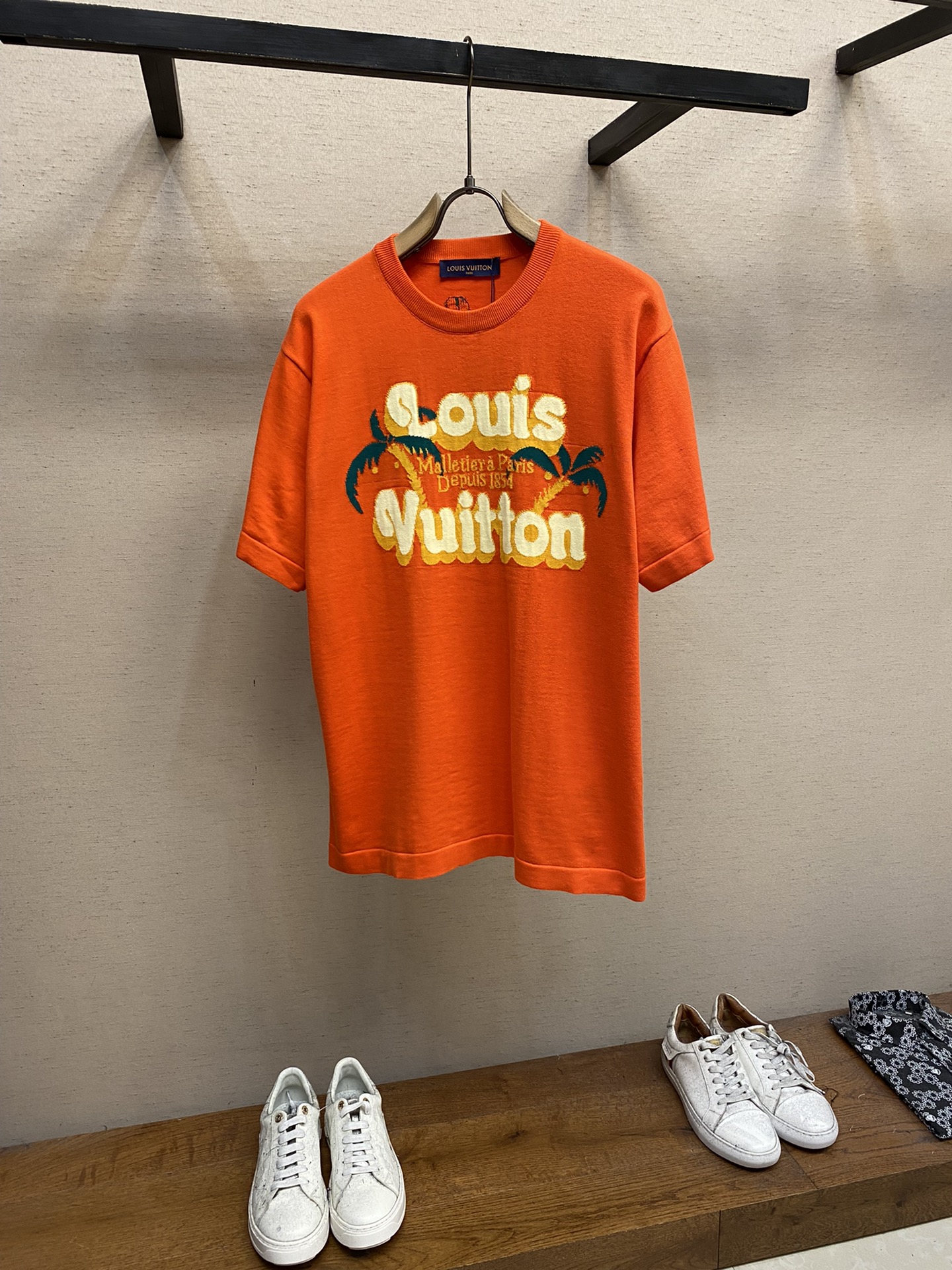 002_e383c8.jpg