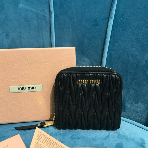 미우미우 마테라쎄 포켓 반지갑