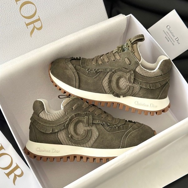 디올 C'est Dior 에크루 스웨이드 스니커즈