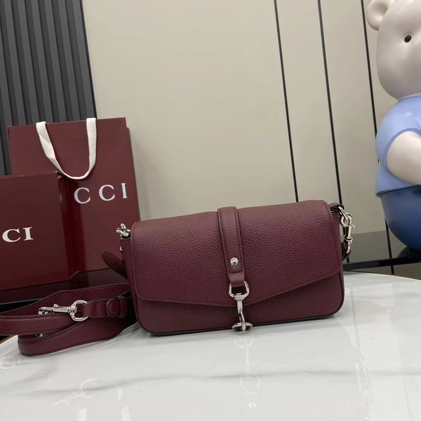 구찌 스몰 크로스백 후크 클로저 821623